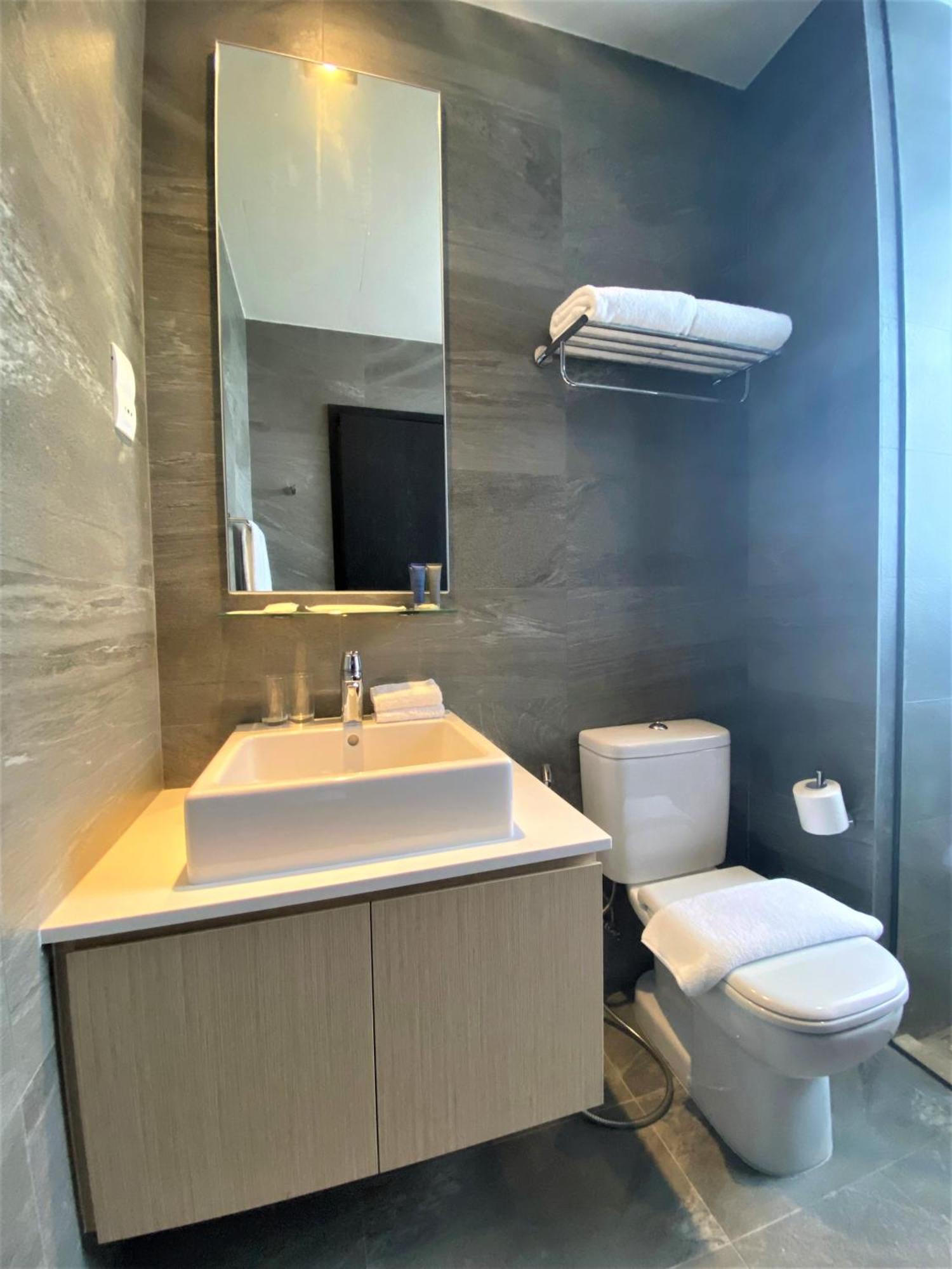 Momentus Serviced Residences Novena Singapore Exteriör bild
